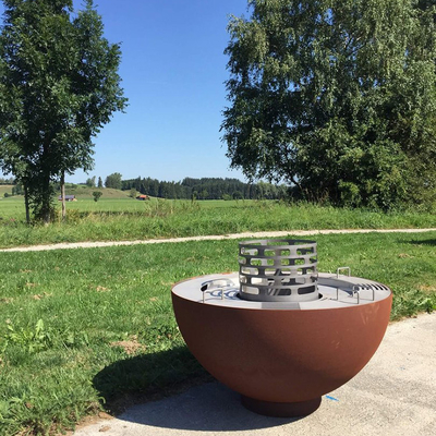 Lò nướng BBQ ngoài trời bằng thép Corten 1000mm với vòng nướng tùy chỉnh