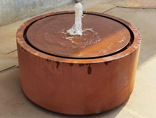 Dia 600mm Kim loại trang trí Đồ trang trí sân vườn Corten Bàn nước bằng thép