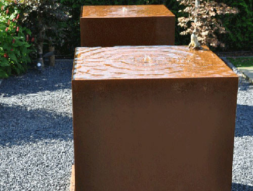 1100mm Đồ trang trí sân vườn bằng kim loại hình vuông Tính năng nước thép Corten