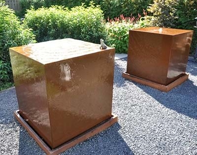 1100mm Đồ trang trí sân vườn bằng kim loại hình vuông Tính năng nước thép Corten