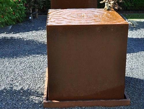 1100mm Đồ trang trí sân vườn bằng kim loại hình vuông Tính năng nước thép Corten