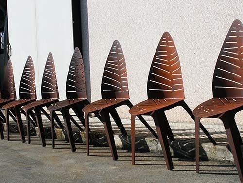 H97 * L52.5 * D60 Cm Đồ nội thất kim loại ngoài trời Ghế sân vườn bằng thép có hình lá trở lại