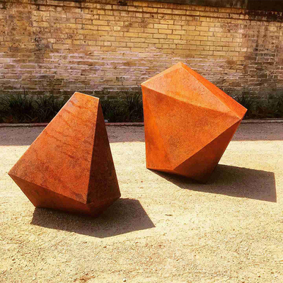 Các bức tượng điêu khắc bằng thép Corten bằng thép hình học không đều