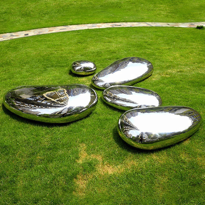 Gnee Garden Hình dạng đá cuội được đánh bóng cao Tác phẩm điêu khắc bằng thép không gỉ cho bãi cỏ